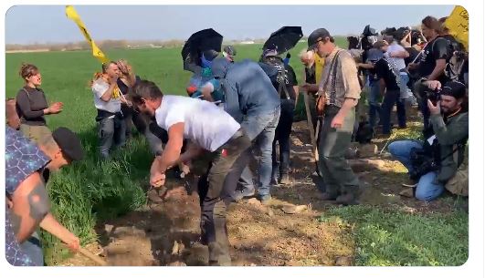 Ecoterroristes contre les bassines